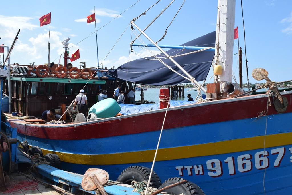 Thừa Thiên - Huế: Tàu cá được vay vốn đầu tiên đã ra khơi