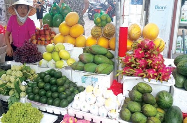 Hoa quả Trung Quốc đội lốt hàng Việt: Tiểu thương nói có, quản lý bảo không
