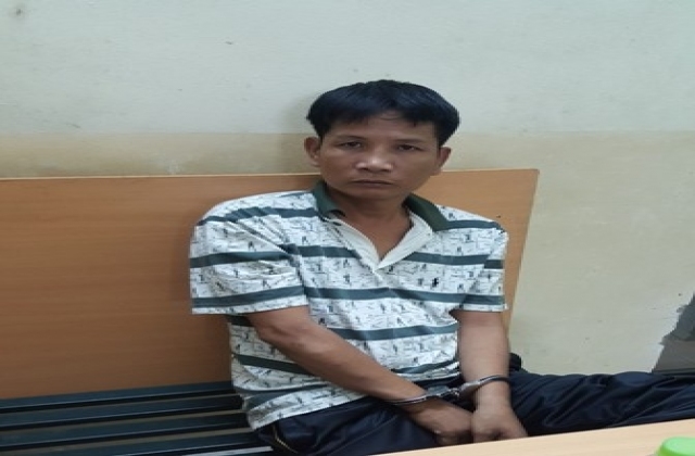 Rạch túi trộm đồ của người dừng đèn đỏ giữa ngã tư HN