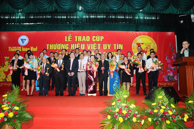 DNTN Thủy sản Đắc Lộc: Vinh dự nằm trong top 50 Thương hiệu Việt uy tín lần thứ 11