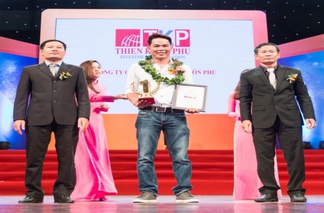 Lễ TÔN VINH THIÊN KHÔN PHÚ LỌT TOP 30 SẢN PHẨM - DỊCH VỤ TỐT NHẤT VÌ NGƯỜI TIÊU DÙNG 2017
