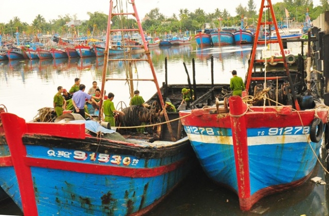 Quảng Ngãi: Hai tàu cá trị giá hơn 1 tỷ đồng cháy, ngư dân trắng tay