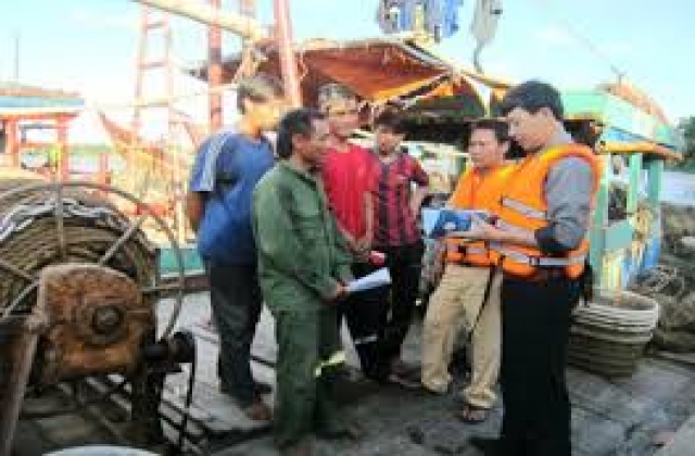 Thanh Hóa: 10 tàu cá khai thác sai vùng quy định