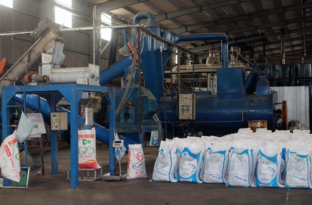 Mỡ cá, bột cá tra gặp khó trong khâu tiêu thụ