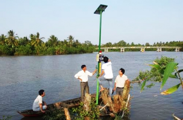 Bến Tre tiếp nhận hệ thống quan trắc và cảnh báo xâm nhập mặn tự động