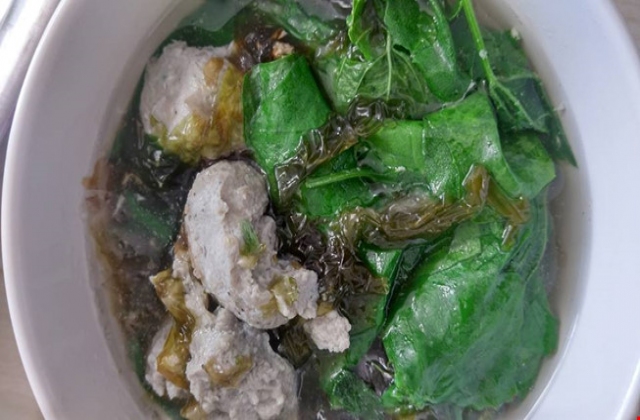 Đất hoang, rong biển và cá nhái