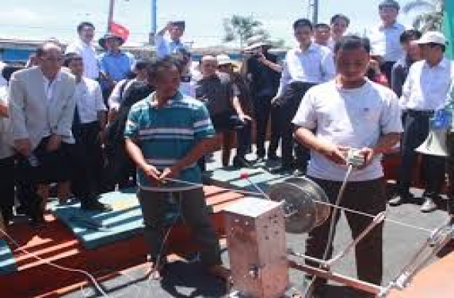 Ngư dân sử dụng khá tốt bộ thiết bị câu cá ngừ đại dương