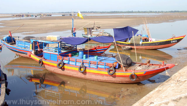 Bình Thuận: Thiệt hại hàng trăm triệu đồng do cửa biển bị bồi lấp