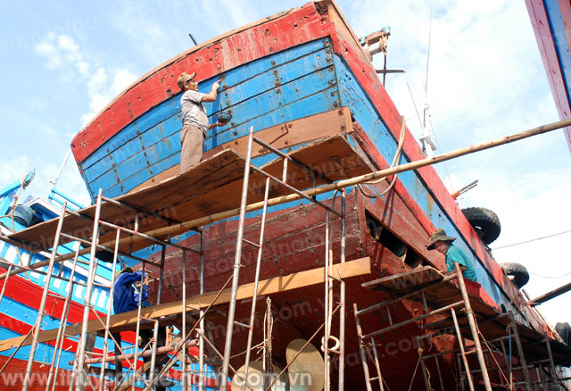 Nhà thầu nước ngoài đóng mới tàu kiểm ngư được miễn thuế