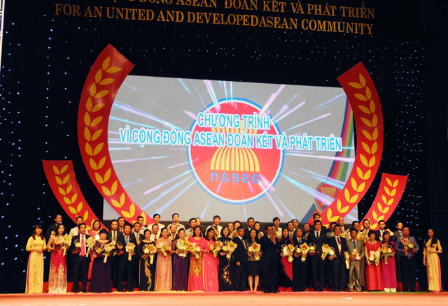 Xây dựng một cộng đồng ASEAN đoàn kết và phát triển