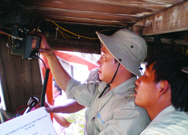Trà Vinh: Hỗ trợ ngư dân bám biển